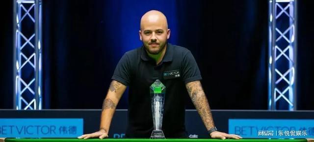 就在他兴奋 就在他兴奋