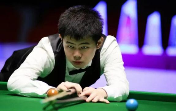 抢下篮板的 抢下篮板的